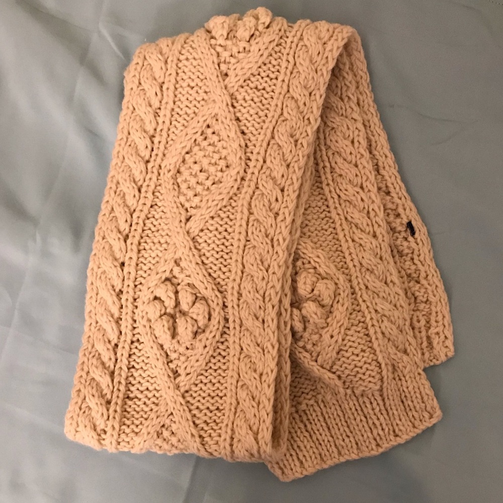 Gap scarf